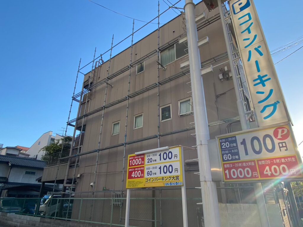 足場組み立て施工中1