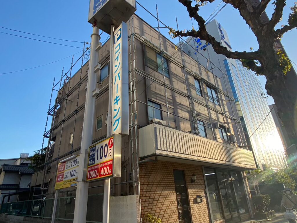 足場組み立て施工中3