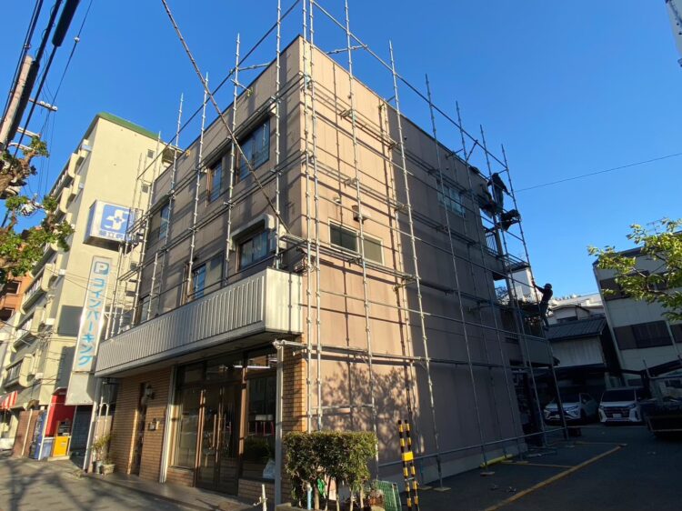 足場組み立て施工中4